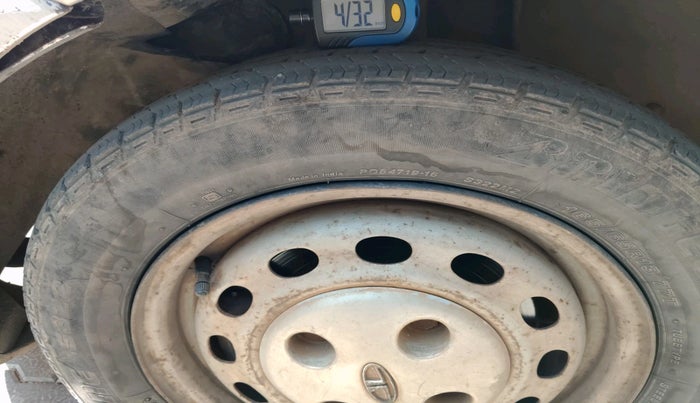 2005 Tata Indica V2 DLS, Diesel, Manual, 1,00,910 km, tyre