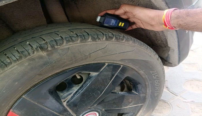 2019 Maruti Vitara Brezza VDI, Diesel, Manual, 1,20,234 km, tyre