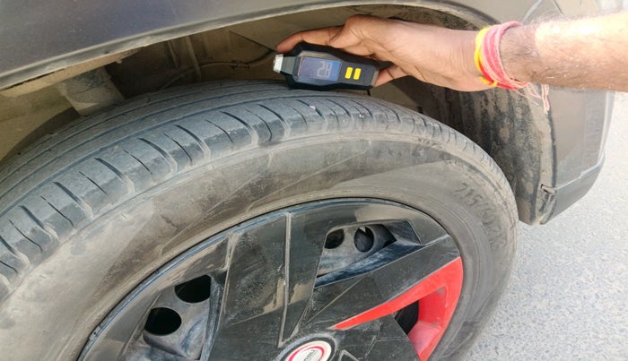 2019 Maruti Vitara Brezza VDI, Diesel, Manual, 1,20,234 km, tyre