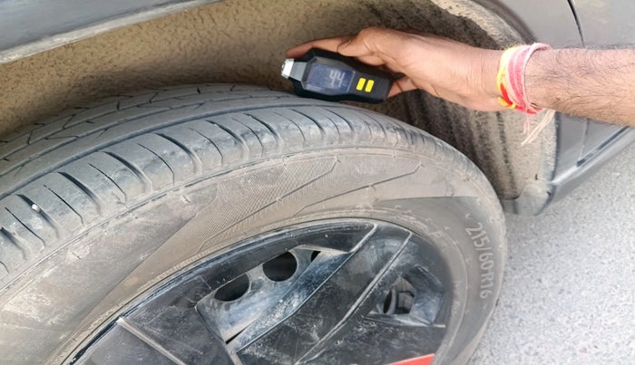 2019 Maruti Vitara Brezza VDI, Diesel, Manual, 1,20,234 km, tyre