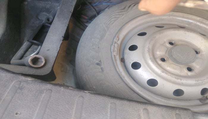 2014 Maruti Wagon R 1.0 LXI, Petrol, Manual, 1,02,328 km, tyre