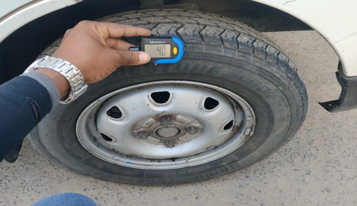 2017 Maruti Eeco 5 STR WITH A/C+HTR, CNG, Manual, 1,23,914 km, tyre