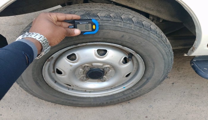 2017 Maruti Eeco 5 STR WITH A/C+HTR, CNG, Manual, 1,23,914 km, tyre