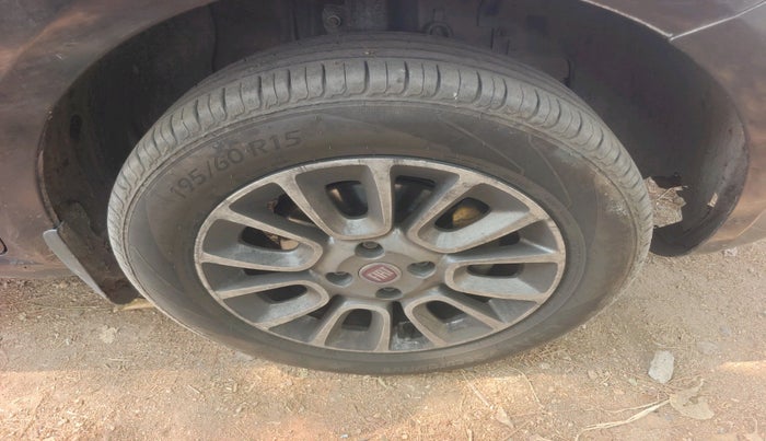 2015 Fiat Punto EVO EMOTION 1.3 MULTIJET, Diesel, Manual, 1,22,406 km, tyre