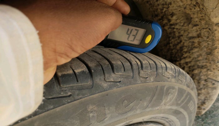 2021 Maruti Dzire VXI, Petrol, Manual, 1,27,451 km, tyre