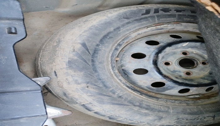 2021 Maruti Dzire VXI, Petrol, Manual, 1,27,451 km, tyre