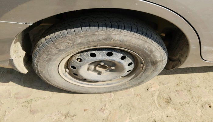 2021 Maruti Dzire VXI, Petrol, Manual, 1,27,451 km, tyre