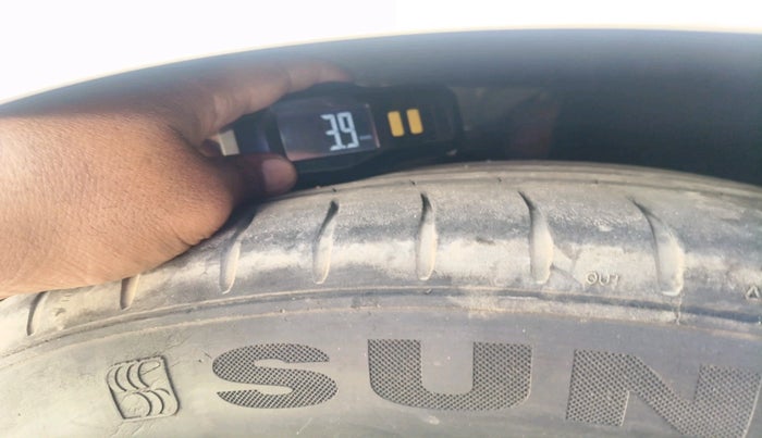 2015 BMW 3 Series 320D SPORTLINE, Diesel, Automatic, 1,14,175 km, tyre