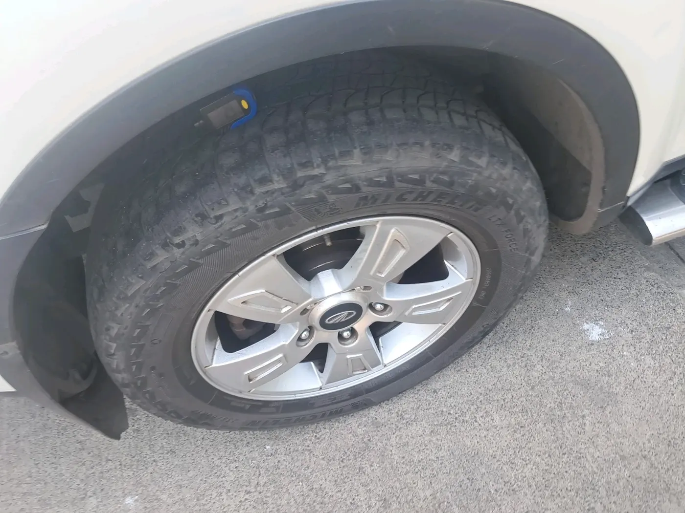 2013 Mahindra XUV500 W8, Diesel, Manual, 1,28,423 km, tyre
