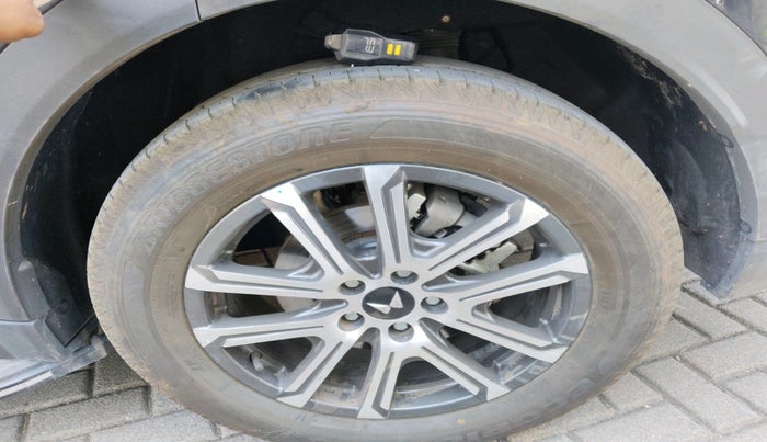 2024 Mahindra XUV700 AX 7 P AT 7 STR, Petrol, Automatic, 4,588 km, tyre