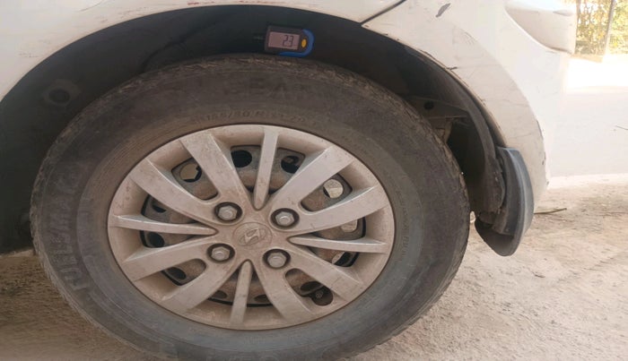 2013 Hyundai Grand i10 MAGNA 1.2 KAPPA VTVT, Petrol, Manual, 1,05,110 km, tyre