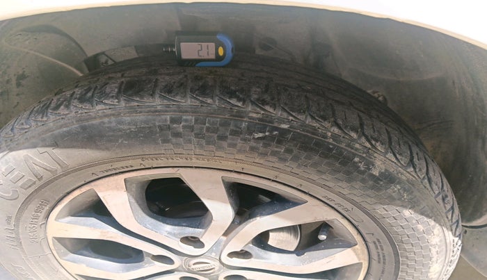 2014 Nissan Terrano XL O (D), Diesel, Manual, 1,14,590 km, tyre