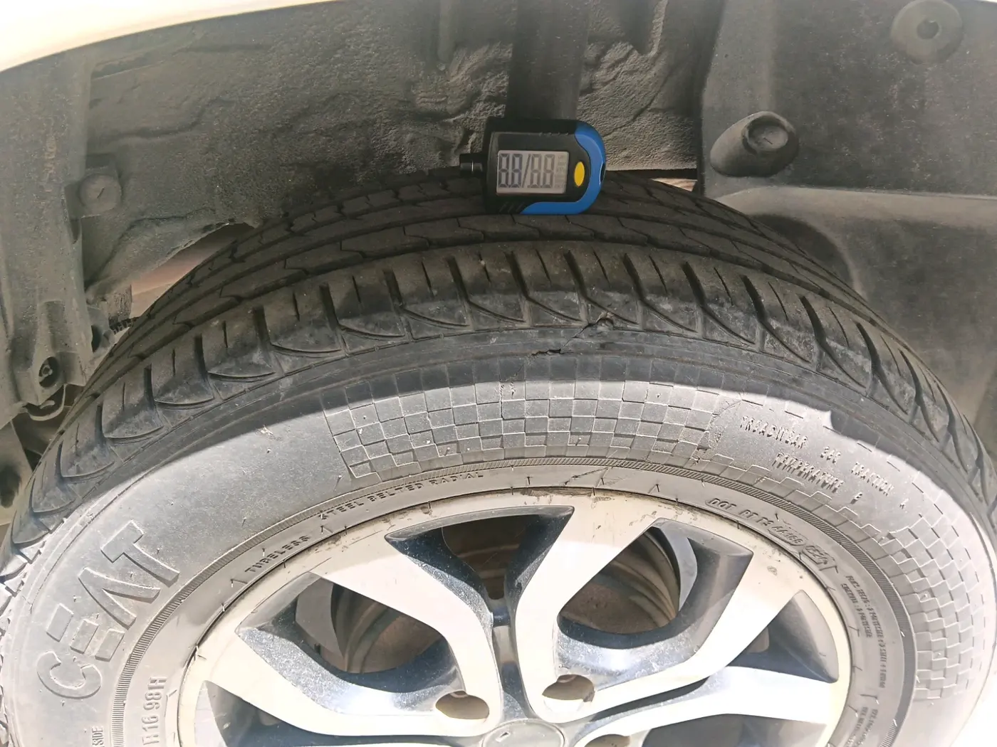2014 Nissan Terrano XL O (D), Diesel, Manual, 1,14,590 km, tyre