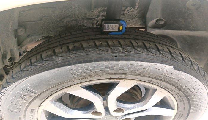 2014 Nissan Terrano XL O (D), Diesel, Manual, 1,14,590 km, tyre