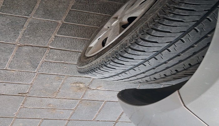 2013 Nissan Sunny XL, Petrol, Manual, 66,911 km, tyre