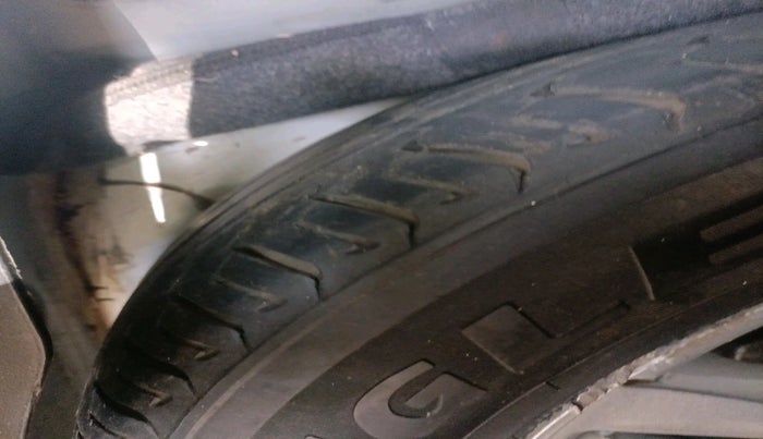 2015 Chevrolet Cruze LTZ AT, Diesel, Automatic, 95,865 km, tyre