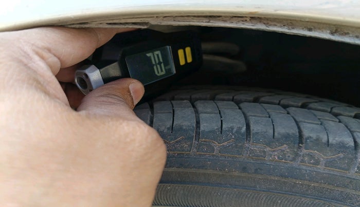 2013 Hyundai i10 MAGNA 1.2, Petrol, Manual, 71,539 km, tyre