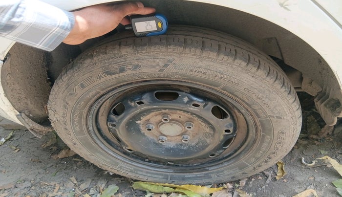 2011 Skoda Fabia ACTIVE 1.2 MPI, Petrol, Manual, 84,808 km, tyre