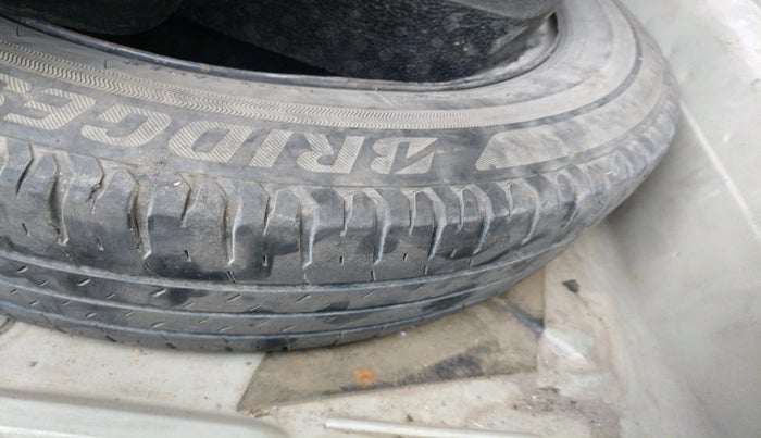 2011 Volkswagen Vento TRENDLINE 1.6, CNG, Manual, 1,48,450 km, tyre