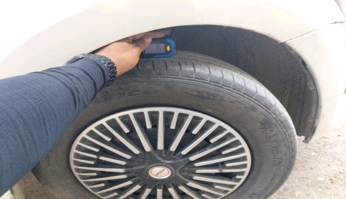 2011 Volkswagen Vento TRENDLINE 1.6, CNG, Manual, 1,48,450 km, tyre