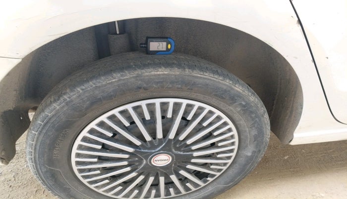 2011 Volkswagen Vento TRENDLINE 1.6, CNG, Manual, 1,48,450 km, tyre