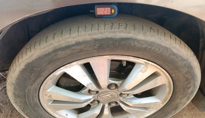 2011 Honda Accord 2.4L I-VTEC AT, Petrol, Automatic, 1,16,063 km, tyre