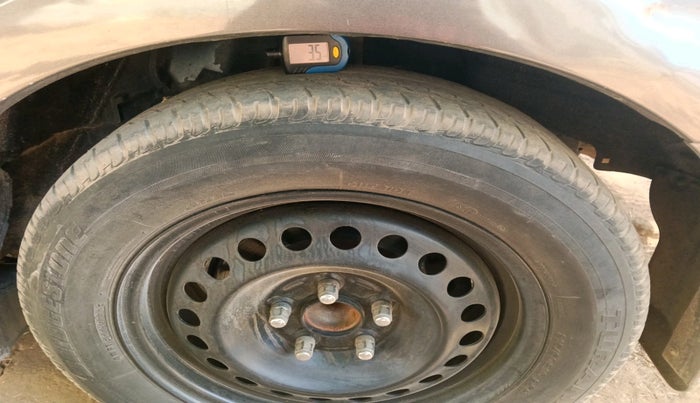 2011 Honda Accord 2.4L I-VTEC AT, Petrol, Automatic, 1,16,063 km, tyre