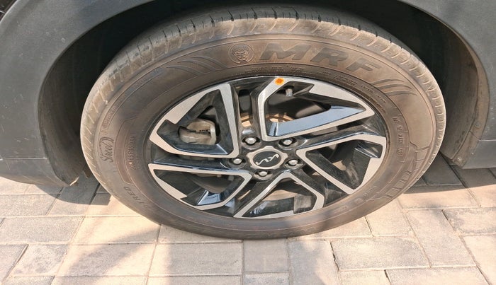 2022 KIA CARENS LUXURY PLUS 1.4 PETROL DCT 7 STR, Petrol, Automatic, 51,352 km, tyre