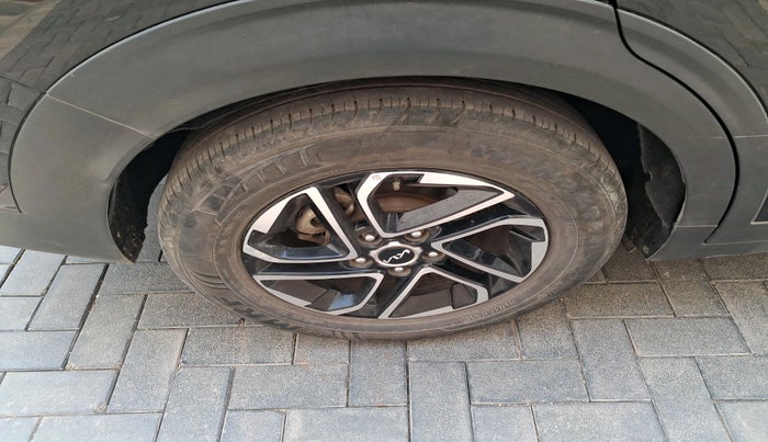 2022 KIA CARENS LUXURY PLUS 1.4 PETROL DCT 7 STR, Petrol, Automatic, 51,352 km, tyre