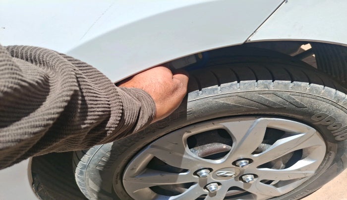 2017 Hyundai Eon MAGNA +, Petrol, Manual, 75,376 km, tyre