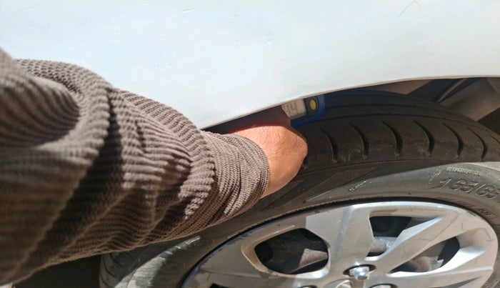 2017 Hyundai Eon MAGNA +, Petrol, Manual, 75,376 km, tyre