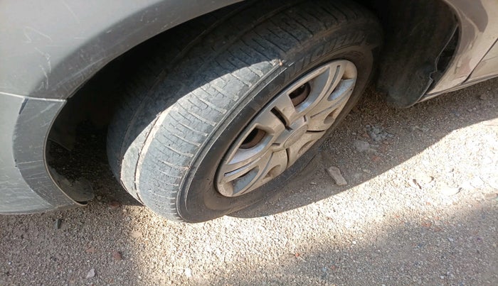 2011 Skoda Fabia ACTIVE 1.2 MPI, Petrol, Manual, 1,49,308 km, tyre