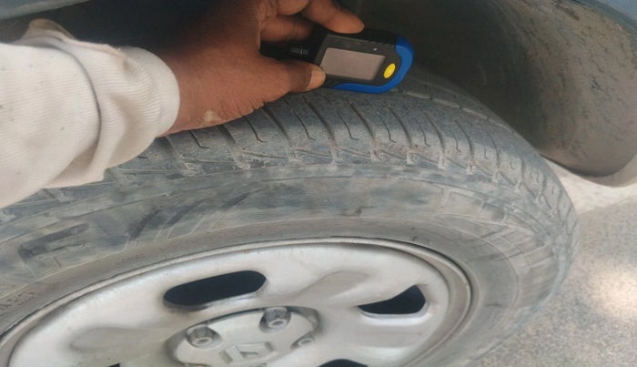 2015 Renault Duster 85 PS RXE DIESEL, Diesel, Manual, 98,553 km, tyre