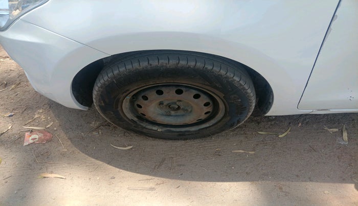 2018 Maruti Swift VXI, CNG, Manual, 1,37,939 km, tyre