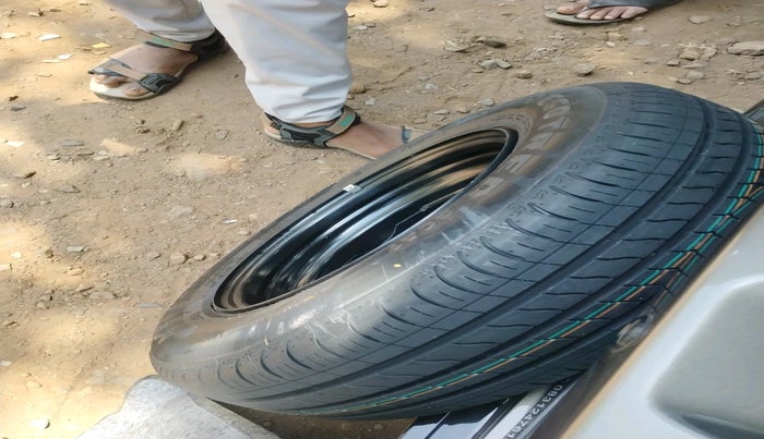 2025 Maruti Swift VXi (O), Petrol, Manual, 4,090 km, tyre