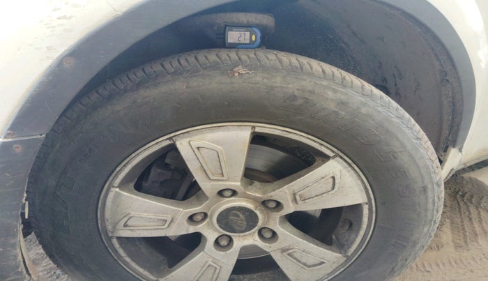 2014 Mahindra XUV500 W8, Diesel, Manual, 93,702 km, tyre