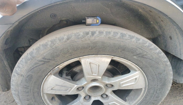 2014 Mahindra XUV500 W8, Diesel, Manual, 93,702 km, tyre