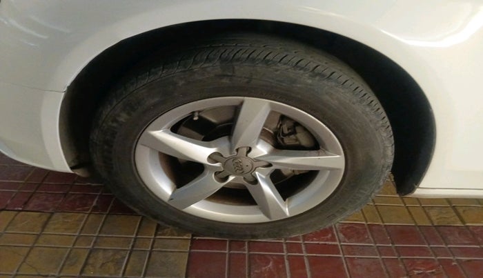 2014 Audi A4 2.0 TDI 174BHP, Diesel, Automatic, 99,446 km, tyre