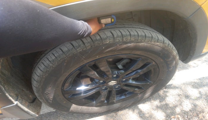 2018 Maruti Vitara Brezza ZDI, Diesel, Manual, 60,519 km, tyre