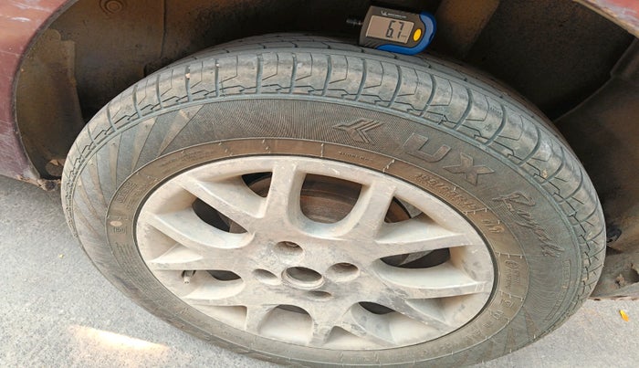 2014 Fiat Punto EVO ACTIVE 1.3 MULTIJET, Diesel, Manual, 1,70,001 km, tyre