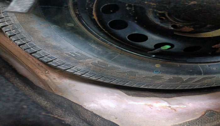 2014 Fiat Punto EVO ACTIVE 1.3 MULTIJET, Diesel, Manual, 1,70,001 km, tyre