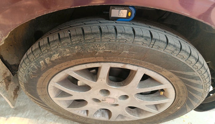 2014 Fiat Punto EVO ACTIVE 1.3 MULTIJET, Diesel, Manual, 1,70,001 km, tyre