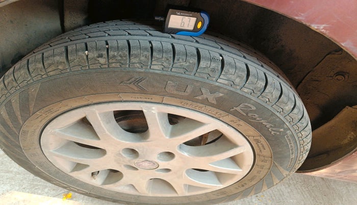 2014 Fiat Punto EVO ACTIVE 1.3 MULTIJET, Diesel, Manual, 1,70,001 km, tyre