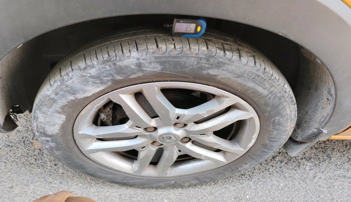 2022 Renault TRIBER RXZ AMT, Petrol, Automatic, 30,801 km, tyre