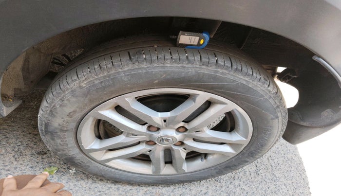 2022 Renault TRIBER RXZ AMT, Petrol, Automatic, 30,801 km, tyre