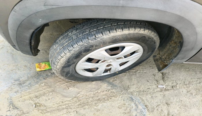 2015 Renault Kwid RXL, Petrol, Manual, 63,588 km, tyre