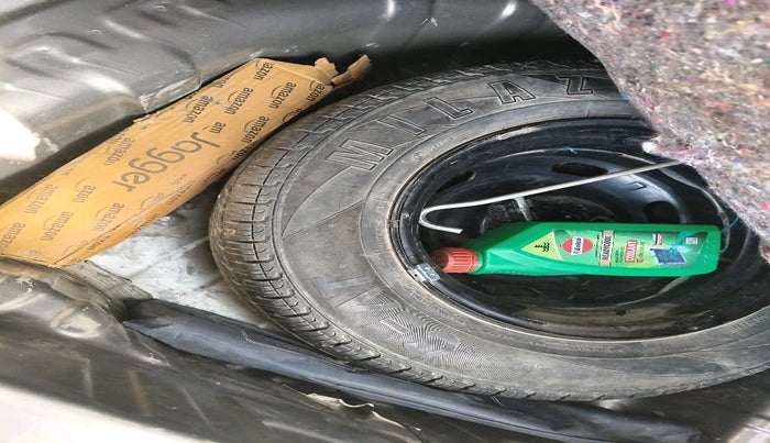 2015 Renault Kwid RXL, Petrol, Manual, 63,588 km, tyre