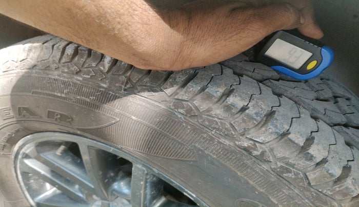 2016 Toyota Fortuner 3.0 4X2 AT, Diesel, Automatic, 2,37,720 km, tyre