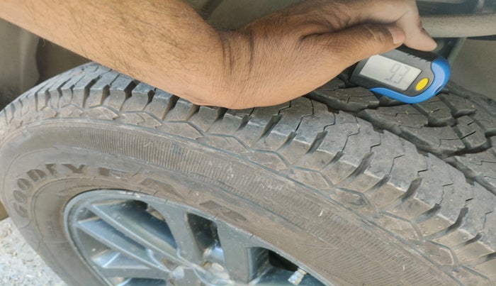 2016 Toyota Fortuner 3.0 4X2 AT, Diesel, Automatic, 2,37,720 km, tyre