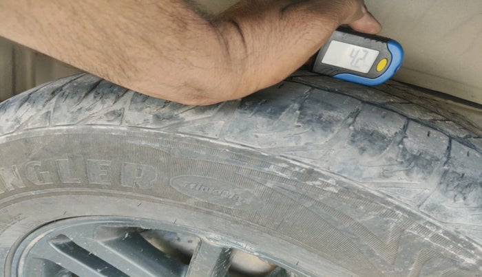 2016 Toyota Fortuner 3.0 4X2 AT, Diesel, Automatic, 2,37,720 km, tyre